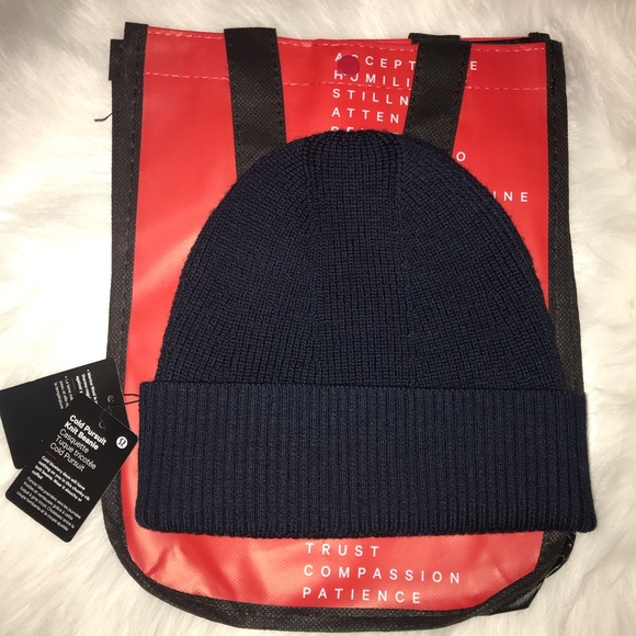 Cold pursuit knit beanie true navy blue lululemon - Picture 3 of 6